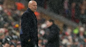 أرني سلوت بالقرب من الرحيل بعد سقوط تاريخي لليفربول في دوري الأبطال 1